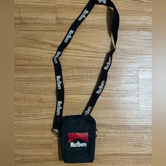 バッグ Marlboro 3way vintage nylon bag Vintage Marlboro Unlimited Duffle Bag Red Large Zip Pockets
